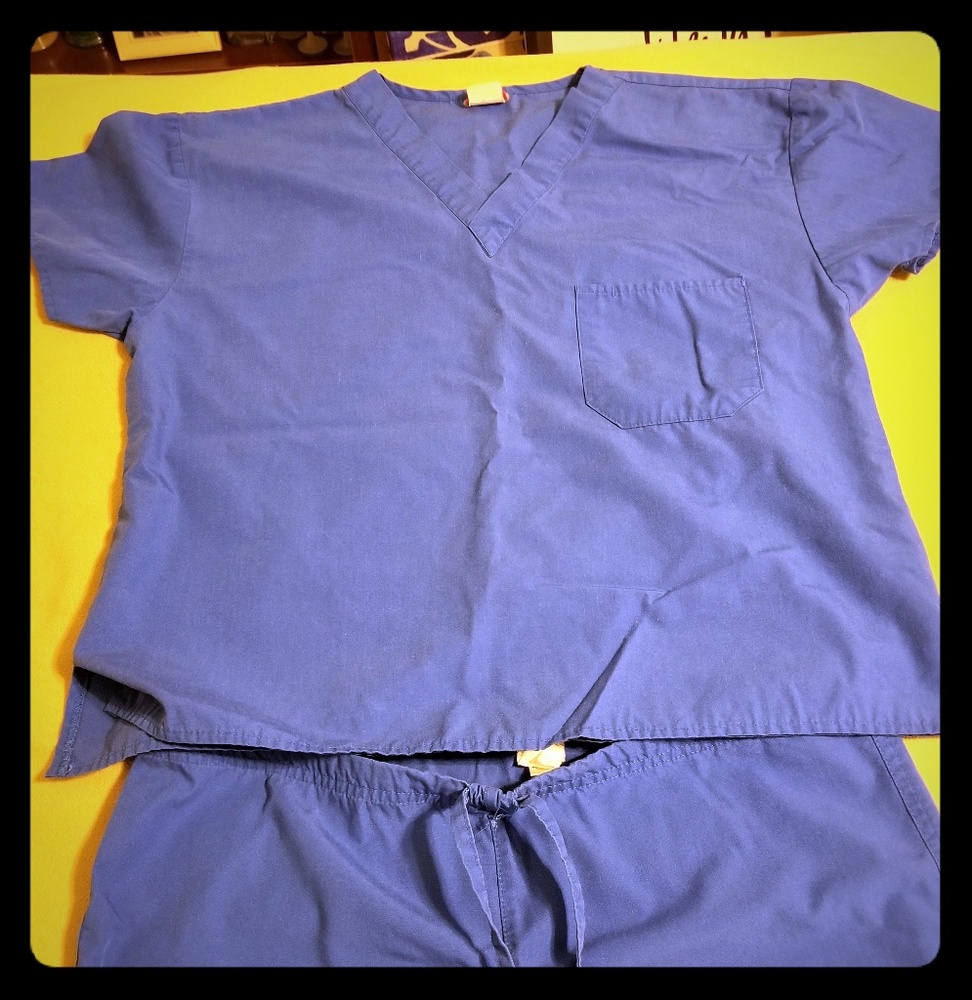 Scrub set